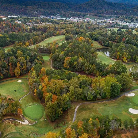 Firefly Hollow Cabin - Smoky Mountains - Soaky Mountain Water Park - Sevierville Convention Center-2